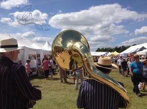 Notice the reflection in the Umpha - umpha!